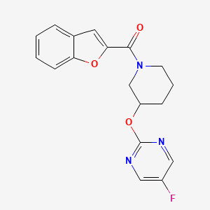 molecular formula C18H16FN3O3 B2379876 Benzofuran-2-yl(3-((5-fluoropyrimidin-2-yl)oxy)piperidin-1-yl)methanone CAS No. 2034396-85-3