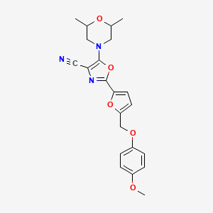 molecular formula C22H23N3O5 B2383053 5-(2,6-Dimethylmorpholino)-2-(5-((4-methoxyphenoxy)methyl)furan-2-yl)oxazole-4-carbonitrile CAS No. 946200-92-6