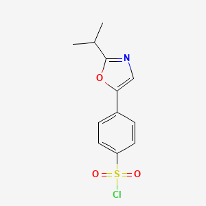 molecular formula C12H12ClNO3S B2384569 4-(2-Isopropyloxazol-5-yl)benzene-1-sulfonyl chloride CAS No. 1279219-61-2