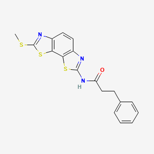 molecular formula C18H15N3OS3 B2390015 N-[11-(methylsulfanyl)-3,12-dithia-5,10-diazatricyclo[7.3.0.0^{2,6}]dodeca-1(9),2(6),4,7,10-pentaen-4-yl]-3-phenylpropanamide CAS No. 477503-65-4