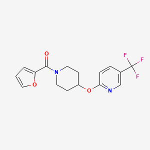 molecular formula C16H15F3N2O3 B2390385 Furan-2-yl(4-((5-(trifluoromethyl)pyridin-2-yl)oxy)piperidin-1-yl)methanone CAS No. 1421461-93-9