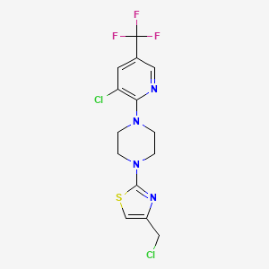 molecular formula C14H13Cl2F3N4S B2391821 1-[4-(Chloromethyl)-1,3-thiazol-2-yl]-4-[3-chloro-5-(trifluoromethyl)-2-pyridinyl]piperazine CAS No. 303150-21-2
