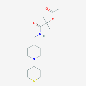 molecular formula C17H30N2O3S B2393554 2-methyl-1-oxo-1-(((1-(tetrahydro-2H-thiopyran-4-yl)piperidin-4-yl)methyl)amino)propan-2-yl acetate CAS No. 2034383-12-3