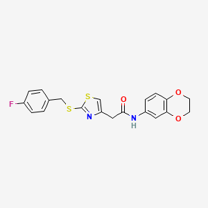 molecular formula C20H17FN2O3S2 B2396535 N-(2,3-dihydrobenzo[b][1,4]dioxin-6-yl)-2-(2-((4-fluorobenzyl)thio)thiazol-4-yl)acetamide CAS No. 941984-61-8