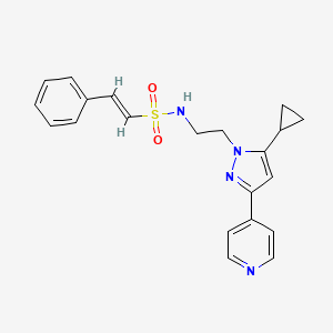 molecular formula C21H22N4O2S B2398734 (E)-N-(2-(5-环丙基-3-(吡啶-4-基)-1H-吡唑-1-基)乙基)-2-苯乙烯磺酰胺 CAS No. 1798406-93-5