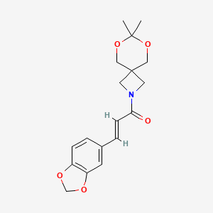 molecular formula C18H21NO5 B2401328 (E)-3-(benzo[d][1,3]dioxol-5-yl)-1-(7,7-dimethyl-6,8-dioxa-2-azaspiro[3.5]nonan-2-yl)prop-2-en-1-one CAS No. 1396893-34-7