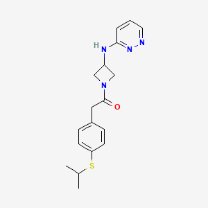 2-[4-(Propan-2-ylsulfanyl)phenyl]-1-{3-[(pyridazin-3-yl)amino]azetidin-1-yl}ethan-1-one