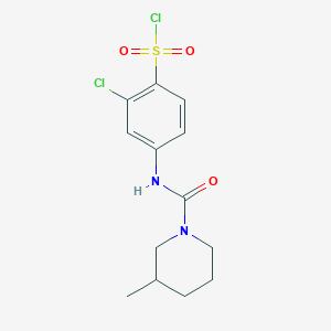 molecular formula C13H16Cl2N2O3S B2403606 2-Chloro-4-(3-methylpiperidine-1-carboxamido)benzene-1-sulfonyl chloride CAS No. 728864-75-3