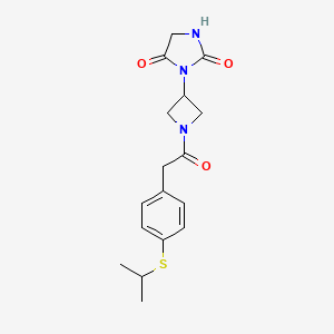 3-(1-(2-(4-(Isopropylthio)phenyl)acetyl)azetidin-3-yl)imidazolidine-2,4-dione