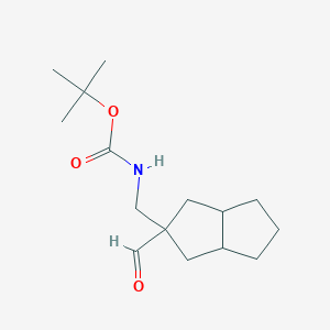 molecular formula C15H25NO3 B2406141 Tert-butyl N-[(2-formyl-3,3a,4,5,6,6a-hexahydro-1H-pentalen-2-yl)methyl]carbamate CAS No. 2411201-74-4