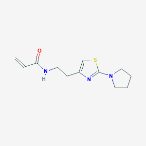 molecular formula C12H17N3OS B2406948 N-{2-[2-(pyrrolidin-1-yl)-1,3-thiazol-4-yl]ethyl}prop-2-enamide CAS No. 2094557-07-8