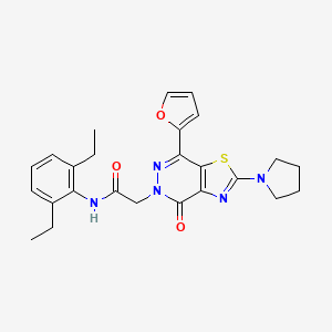 molecular formula C25H27N5O3S B2407170 N-(2,6-diethylphenyl)-2-(7-(furan-2-yl)-4-oxo-2-(pyrrolidin-1-yl)thiazolo[4,5-d]pyridazin-5(4H)-yl)acetamide CAS No. 1105207-79-1