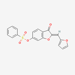 molecular formula C19H12O6S B2409405 (Z)-2-(呋喃-2-基亚甲基)-3-氧代-2,3-二氢苯并呋喃-6-基苯磺酸盐 CAS No. 929470-96-2
