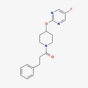 molecular formula C18H20FN3O2 B2410128 1-[4-(5-Fluoropyrimidin-2-yl)oxypiperidin-1-yl]-3-phenylpropan-1-one CAS No. 2380170-60-3