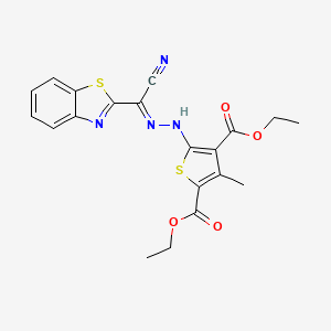 molecular formula C20H18N4O4S2 B2412349 (E)-diethyl 5-(2-(benzo[d]thiazol-2-yl(cyano)methylene)hydrazinyl)-3-methylthiophene-2,4-dicarboxylate CAS No. 302936-35-2