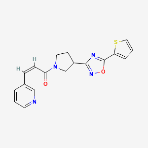 (Z)-3-(pyridin-3-yl)-1-(3-(5-(thiophen-2-yl)-1,2,4-oxadiazol-3-yl)pyrrolidin-1-yl)prop-2-en-1-one