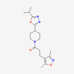 3-(3,5-Dimethylisoxazol-4-yl)-1-(4-(5-isopropyl-1,3,4-oxadiazol-2-yl)piperidin-1-yl)propan-1-one