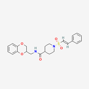 molecular formula C23H26N2O5S B2418761 N-(2,3-Dihydro-1,4-benzodioxin-3-ylmethyl)-1-[(E)-2-phenylethenyl]sulfonylpiperidine-4-carboxamide CAS No. 1089592-24-4