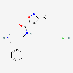N-[3-(Aminomethyl)-3-phenylcyclobutyl]-3-propan-2-yl-1,2-oxazole-5-carboxamide;hydrochloride