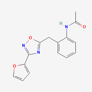 molecular formula C15H13N3O3 B2421235 N-(2-((3-(furan-2-yl)-1,2,4-oxadiazol-5-yl)methyl)phenyl)acetamide CAS No. 1705129-68-5