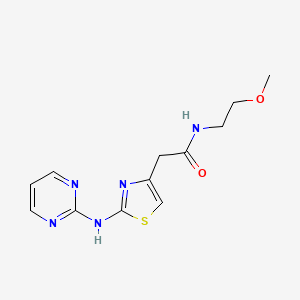 molecular formula C12H15N5O2S B2423939 N-(2-methoxyethyl)-2-(2-(pyrimidin-2-ylamino)thiazol-4-yl)acetamide CAS No. 1226442-72-3