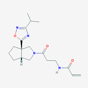 molecular formula C18H26N4O3 B2425015 N-[3-[(3Ar,6aR)-3a-(3-propan-2-yl-1,2,4-oxadiazol-5-yl)-1,3,4,5,6,6a-hexahydrocyclopenta[c]pyrrol-2-yl]-3-oxopropyl]prop-2-enamide CAS No. 2361818-23-5