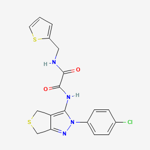 molecular formula C18H15ClN4O2S2 B2425306 N1-(2-(4-chlorophenyl)-4,6-dihydro-2H-thieno[3,4-c]pyrazol-3-yl)-N2-(thiophen-2-ylmethyl)oxalamide CAS No. 899742-01-9