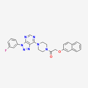 molecular formula C26H22FN7O2 B2427617 1-(4-(3-(3-fluorophenyl)-3H-[1,2,3]triazolo[4,5-d]pyrimidin-7-yl)piperazin-1-yl)-2-(naphthalen-2-yloxy)ethanone CAS No. 923514-08-3