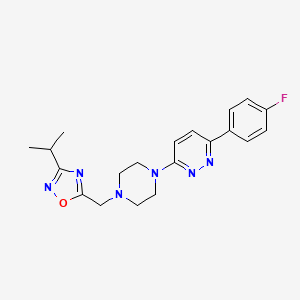 molecular formula C20H23FN6O B2427930 3-(4-Fluorophenyl)-6-(4-{[3-(propan-2-yl)-1,2,4-oxadiazol-5-yl]methyl}piperazin-1-yl)pyridazine CAS No. 2380084-77-3