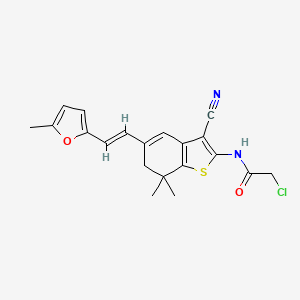 molecular formula C20H19ClN2O2S B2428113 2-chloro-N-{3-cyano-7,7-dimethyl-5-[2-(5-methylfuran-2-yl)ethenyl]-6,7-dihydro-1-benzothiophen-2-yl}acetamide CAS No. 554424-73-6