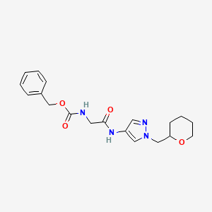 molecular formula C19H24N4O4 B2428718 benzyl (2-oxo-2-((1-((tetrahydro-2H-pyran-2-yl)methyl)-1H-pyrazol-4-yl)amino)ethyl)carbamate CAS No. 2034528-91-9