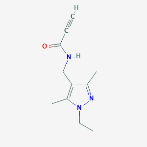 molecular formula C11H15N3O B2428871 N-[(1-Ethyl-3,5-dimethylpyrazol-4-yl)methyl]prop-2-ynamide CAS No. 2418732-00-8