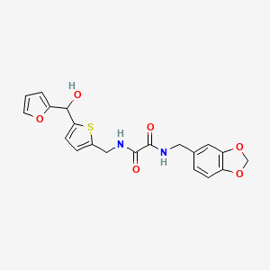 B2429666 N1-(benzo[d][1,3]dioxol-5-ylmethyl)-N2-((5-(furan-2-yl(hydroxy)methyl)thiophen-2-yl)methyl)oxalamide CAS No. 1790198-00-3