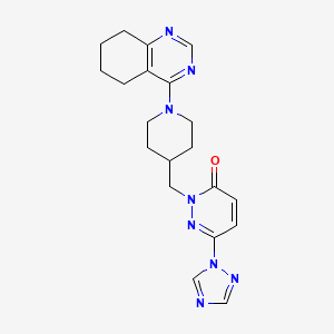 2-{[1-(5,6,7,8-tetrahydroquinazolin-4-yl)piperidin-4-yl]methyl}-6-(1H-1,2,4-triazol-1-yl)-2,3-dihydropyridazin-3-one
