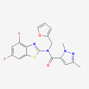 molecular formula C18H14F2N4O2S B2431959 N-(4,6-difluoro-1,3-benzothiazol-2-yl)-N-[(furan-2-yl)methyl]-1,3-dimethyl-1H-pyrazole-5-carboxamide CAS No. 1013798-57-6