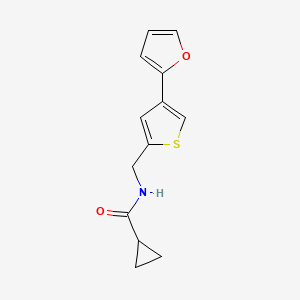 molecular formula C13H13NO2S B2432183 N-{[4-(furan-2-yl)thiophen-2-yl]methyl}cyclopropanecarboxamide CAS No. 2380068-15-3