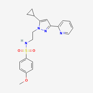 molecular formula C20H22N4O3S B2433526 N-(2-(5-cyclopropyl-3-(pyridin-2-yl)-1H-pyrazol-1-yl)ethyl)-4-methoxybenzenesulfonamide CAS No. 1796990-12-9
