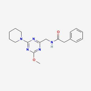molecular formula C18H23N5O2 B2433743 N-((4-methoxy-6-(piperidin-1-yl)-1,3,5-triazin-2-yl)methyl)-2-phenylacetamide CAS No. 2034470-16-9