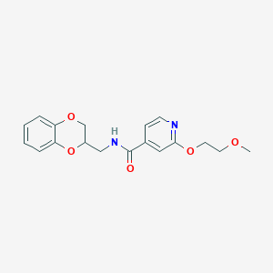 molecular formula C18H20N2O5 B2435642 N-((2,3-dihydrobenzo[b][1,4]dioxin-2-yl)methyl)-2-(2-methoxyethoxy)isonicotinamide CAS No. 2034239-14-8