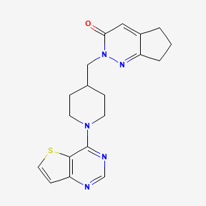 2-[(1-{thieno[3,2-d]pyrimidin-4-yl}piperidin-4-yl)methyl]-2H,3H,5H,6H,7H-cyclopenta[c]pyridazin-3-one