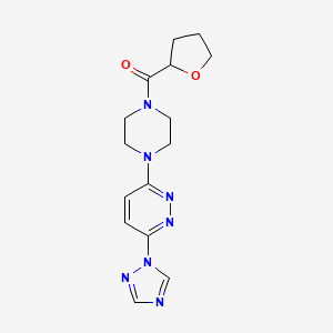 molecular formula C15H19N7O2 B2438765 (4-(6-(1H-1,2,4-triazol-1-yl)pyridazin-3-yl)piperazin-1-yl)(tetrahydrofuran-2-yl)methanone CAS No. 1797730-57-4
