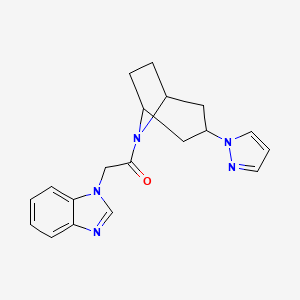 molecular formula C19H21N5O B2438934 1-((1R,5S)-3-(1H-pyrazol-1-yl)-8-azabicyclo[3.2.1]octan-8-yl)-2-(1H-benzo[d]imidazol-1-yl)ethan-1-one CAS No. 2319849-44-8