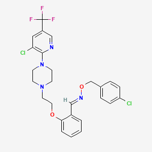 molecular formula C26H25Cl2F3N4O2 B2439996 2-(2-{4-[3-chloro-5-(trifluoromethyl)-2-pyridinyl]piperazino}ethoxy)benzenecarbaldehyde O-(4-chlorobenzyl)oxime CAS No. 338409-03-3