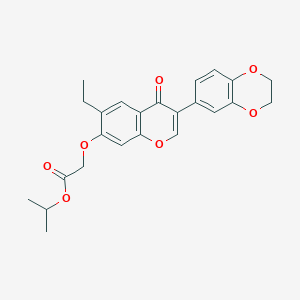 molecular formula C24H24O7 B2440545 isopropyl 2-((3-(2,3-dihydrobenzo[b][1,4]dioxin-6-yl)-6-ethyl-4-oxo-4H-chromen-7-yl)oxy)acetate CAS No. 610764-99-3