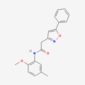 molecular formula C19H18N2O3 B2441365 N-(2-methoxy-5-methylphenyl)-2-(5-phenyl-1,2-oxazol-3-yl)acetamide CAS No. 946226-54-6