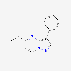 molecular formula C15H14ClN3 B2442299 7-Chloro-3-phenyl-5-(propan-2-yl)pyrazolo[1,5-a]pyrimidine CAS No. 900265-62-5