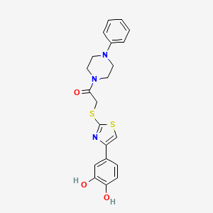 molecular formula C21H21N3O3S2 B2444822 2-((4-(3,4-二羟基苯基)噻唑-2-基)硫)-1-(4-苯基哌嗪-1-基)乙酮 CAS No. 938025-32-2
