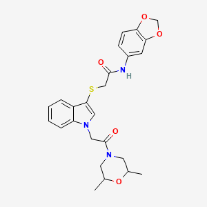 B2445507 N-(benzo[d][1,3]dioxol-5-yl)-2-((1-(2-(2,6-dimethylmorpholino)-2-oxoethyl)-1H-indol-3-yl)thio)acetamide CAS No. 893998-33-9