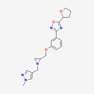 molecular formula C20H23N5O3 B2446883 3-[3-[[1-[(1-Methylpyrazol-4-yl)methyl]aziridin-2-yl]methoxy]phenyl]-5-(oxolan-2-yl)-1,2,4-oxadiazole CAS No. 2418734-12-8