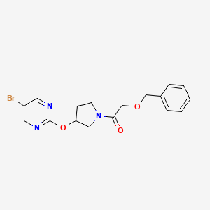 2-(Benzyloxy)-1-{3-[(5-bromopyrimidin-2-yl)oxy]pyrrolidin-1-yl}ethan-1-one